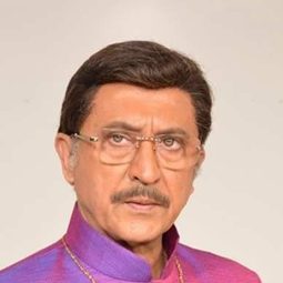 Tej Sapru 飾演 