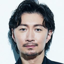 Daisuke Maki 飾演 