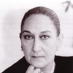 Lily Tirinnanzi 飾演 