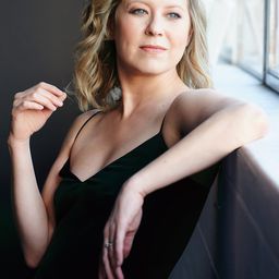 Nicole Underhay 飾演 Cyclist