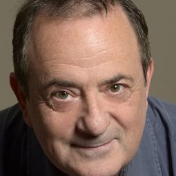 Bruno Abraham-Kremer 飾演 Dan's father