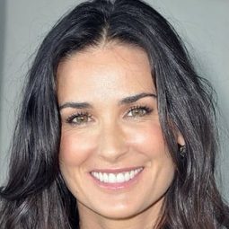 狄美摩亞 - 危險機密演員 飾演Annie Laird