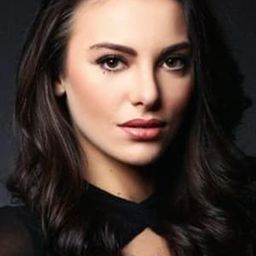 塗瓦娜·特克伊 飾演 Aslı