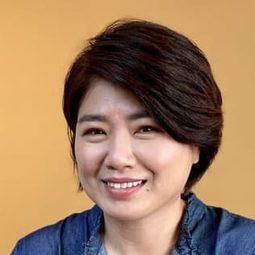 嚴藝文 飾演 