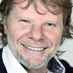 Raphaël Boyes 飾演 Plant nursery boss