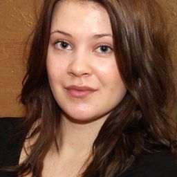 Jade Viljamaa - 裸命性醜聞演員 飾演Minna