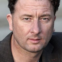 Stefan Wilkening 飾演 Caporal Mayer