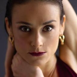 Sophie Alexander-Katz 飾演 Amiga