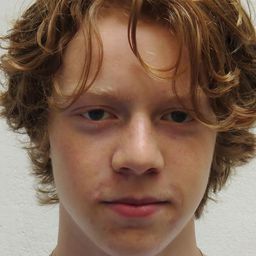 Arsseni Bultmann 飾演 Tobbi