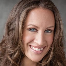 布蘭達•蕾 飾演 