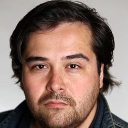 Martin Neuhaus 飾演 Schaffner