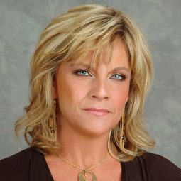 Kim Zimmer 飾演 Mary Freeman