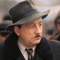 Tadeusz Teodorczyk 飾演 Urzędnik sądowy