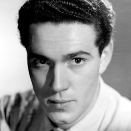 Kieron Moore 飾演 Adam Lucian