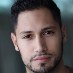 Peter Luis Zimmerman 飾演 Steve