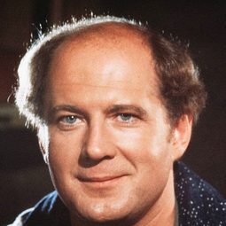 大衛·奧登·史帝爾斯 飾演 Narrator (voice)