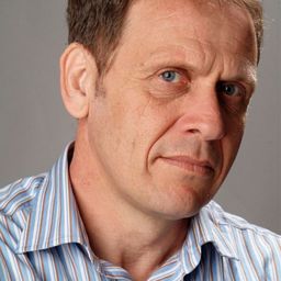 Stefano Abbati 飾演 Cesare Lombroso