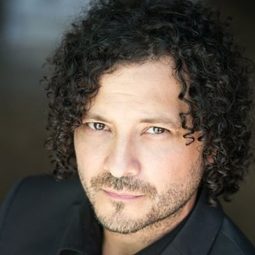 Michael Ray Escamilla - 舊墨西哥一夜演員 飾演Hector