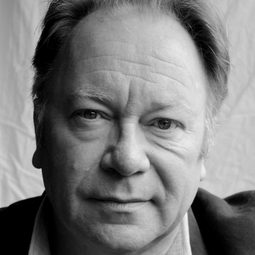 Owen Roe 飾演 Aidan