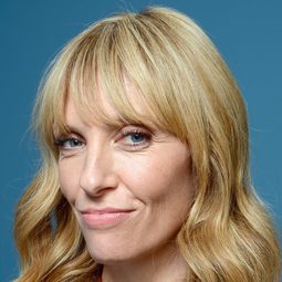 東妮歌莉蒂 - 躍動的心跳演員 飾演Leslie