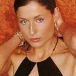 Mònica Van Campen 飾演 Mujer Cena