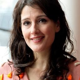 Tina de Bruin 飾演 Lydia