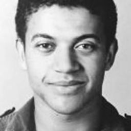 Charlie Caine - BJ 單身日記演員 飾演Handsome Stranger