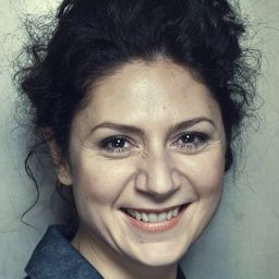 Martha Issová 飾演 (voice)