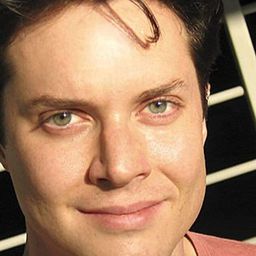 Trevor Murphy 飾演 Damian