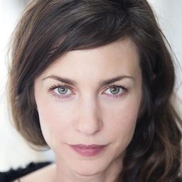 Émilie Caen 飾演 Muriel Guibal