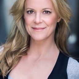 Julia Montgomery Brown 飾演 Narrator (voice)