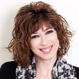 Veronica Pivetti 飾演 Zia Pina