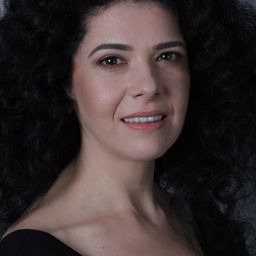 Yeşim Koçak 飾演 Self