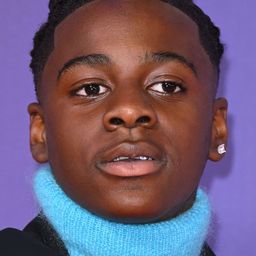 耶代亞·班納曼 飾演 Benji