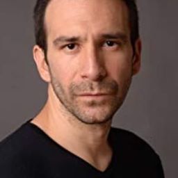 Daniel Ortiz 飾演 Winni