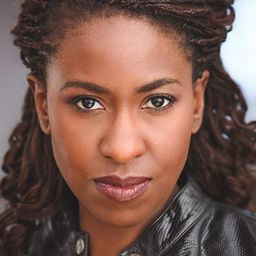 Nadine Roden - 靈異空間演員 飾演Paramedic #1