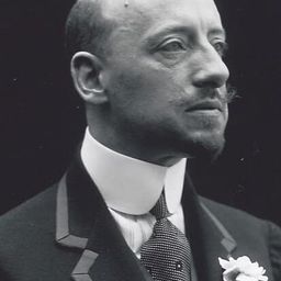 Gabriele D'Annunzio 飾演 Self - Writer (archive footage)
