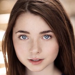 Marcelle LeBlanc 飾演 Becky