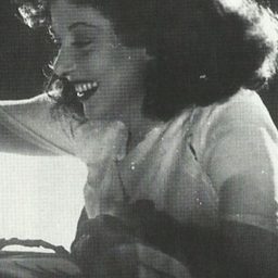 Alicia Romay 飾演 Carmina