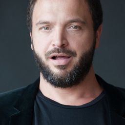 Àlvar Triay - 逆權巴士司機演員 飾演Portero ayuntamiento