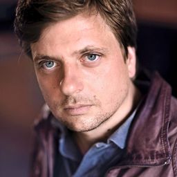 Philippe Graber 飾演 Karl