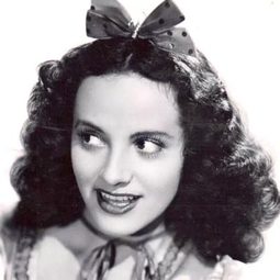 Adriana Caselotti 飾演 Snow White (voice) (uncredited)