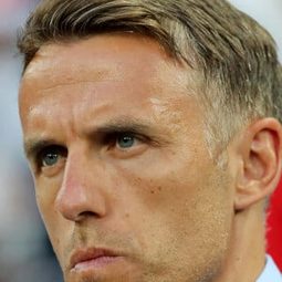 Phil Neville 飾演 Self