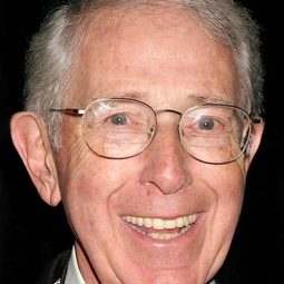 Ken Sansom 飾演 Rabbit (voice)