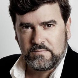 Fernando Soto 飾演 Armando Nieto