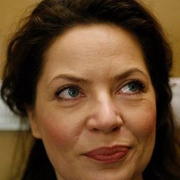 Jeanette Lindbæk - 懸案密碼前傳：瓶中信演員 飾演Johannes' mor