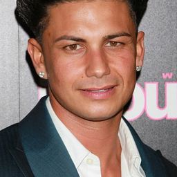 Pauly D. 飾演 Billy