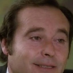 Ramón Reparaz 飾演 Comisario