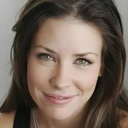 伊凡潔琳·莉莉 - 復仇者聯盟4 : 終局之戰演員 飾演Hope Van Dyne / Wasp