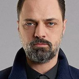 Ertan Šaban 飾演 Sakip